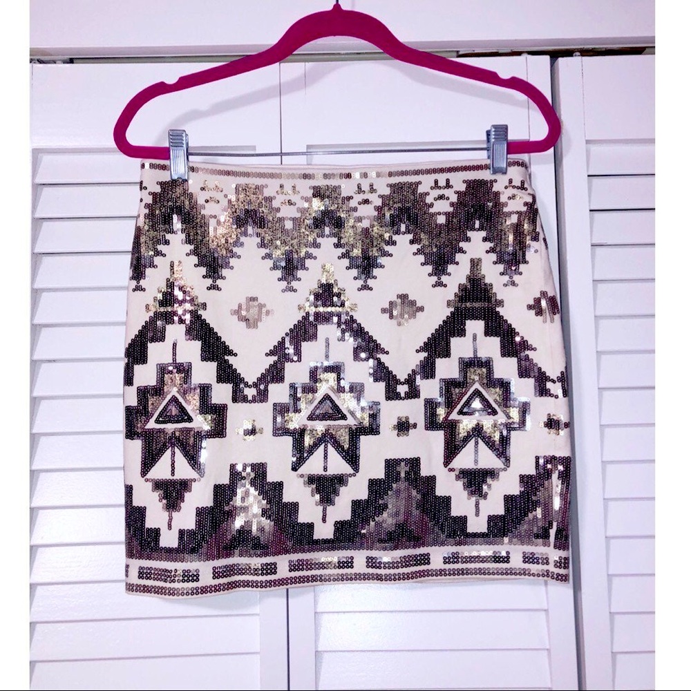 Express sequin silver and white skirt size small wore once